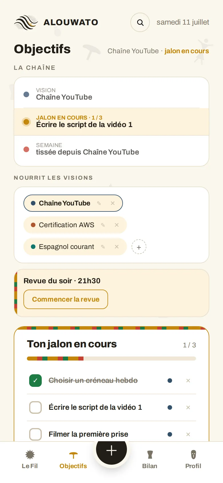 The Objectifs screen of Alouwato in the mobile layout: a phone-width frame with a header ('Objectifs', 'Chaine YouTube - jalon en cours', 'samedi 11 juillet'), the 'LA CHAINE' card (Vision, Jalon en cours 1/3, Semaine), the 'NOURRIT LES VISIONS' chips, a 'Revue du soir - 21h30' card, the start of the 'Ton jalon en cours' step list, and a bottom tab bar (Le Fil, Objectifs, a central add button, Bilan, Profil).