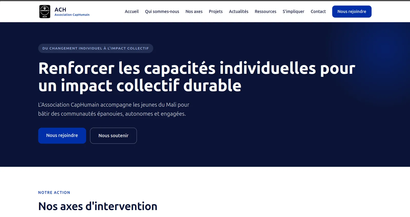 Homepage hero of the Association CapHumain site: heading 'Renforcer les capacites individuelles pour un impact collectif durable' on a deep blue background, an intro line about supporting young people in Mali, and two buttons, 'Nous rejoindre' and 'Nous soutenir'.